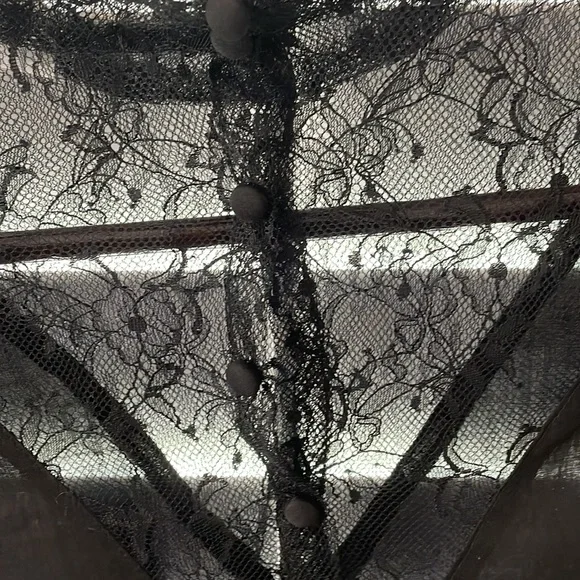 alice+olivia black long sleeve Renaissance lace sleeve blouse - Picture 3 of 7